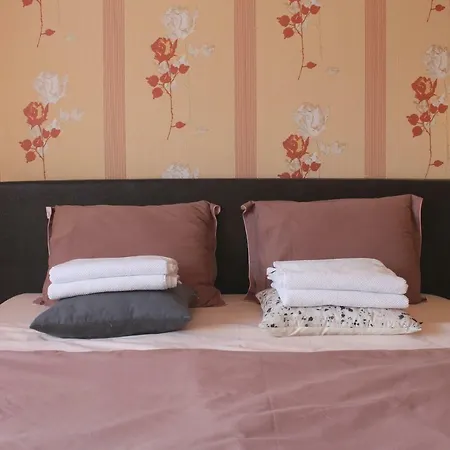Charming And Artistic Matryoshka Place In Downtown Appartement